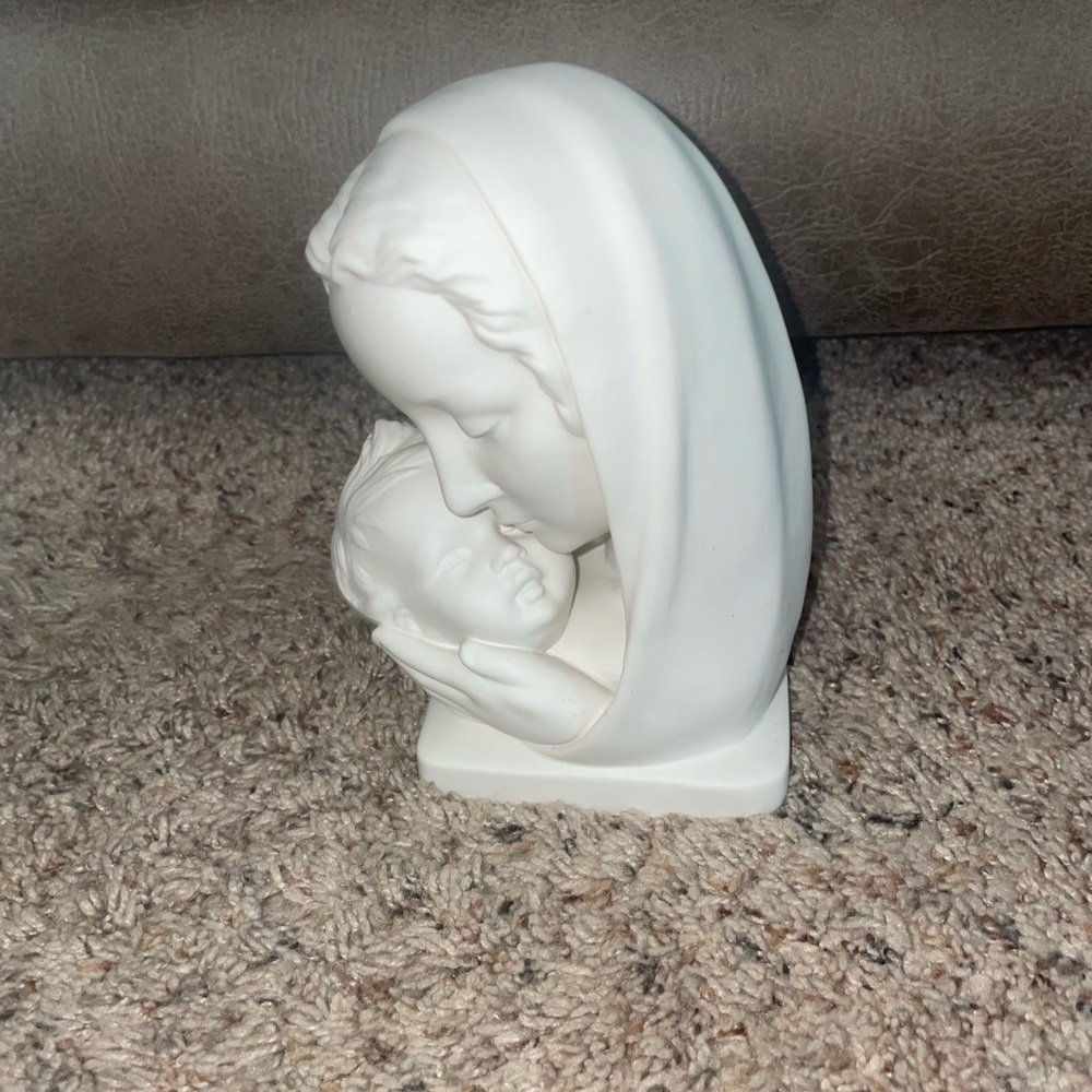 Stunning Goebel Madonna & Child White Porcelain Bisque Figurine - Matte Finish 6